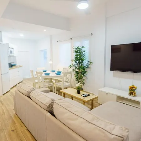 Rentalsevilla Espacioso Y Acogegor Apartamento De 3 *