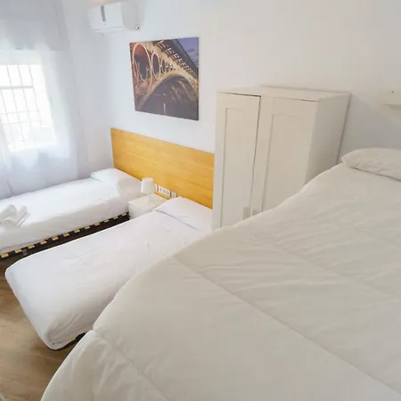 Rentalsevilla Espacioso Y Acogegor Apartamento De 3 * Seville