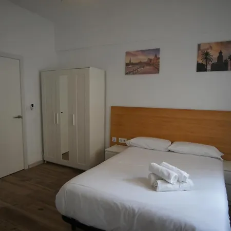 Rentalsevilla Espacioso Y Acogegor Apartamento De 3 * Seville