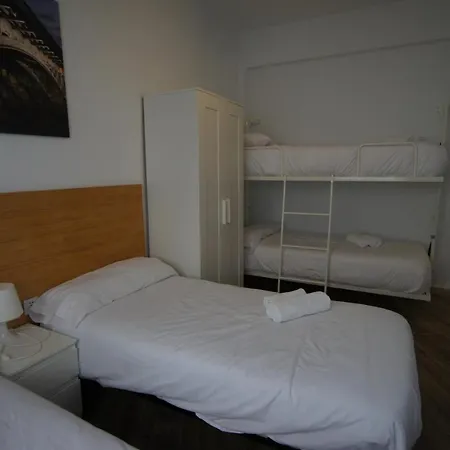 Rentalsevilla Espacioso Y Acogegor Apartamento De 3 * Seville