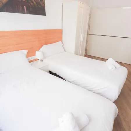 Rentalsevilla Espacioso Y Acogegor Apartamento De 3 *